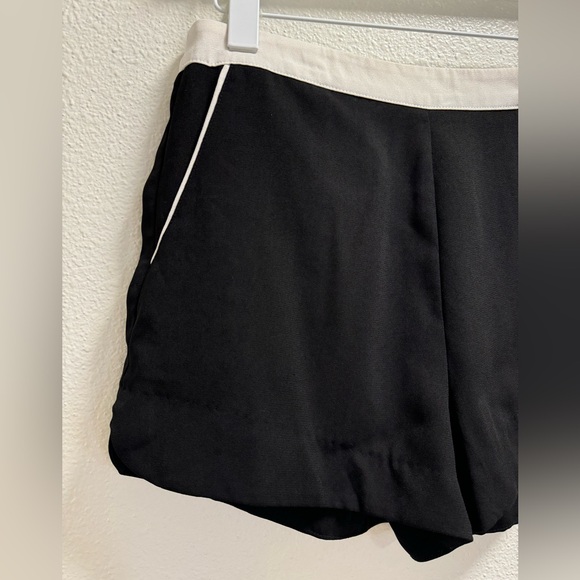 Lush Casual Mini Shorts Side Zipper Lightweight Colorblock Black Medium - Picture 3 of 8
